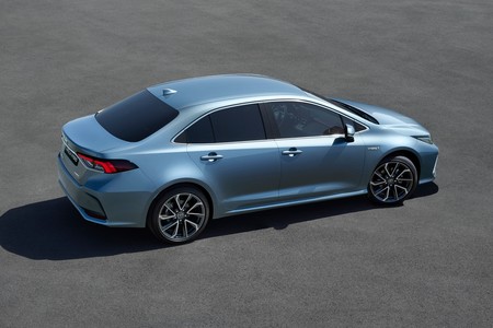 Toyota Corolla Sedan 2