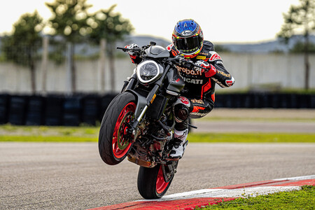 Ducati Monster 2021 3