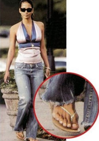 Halle Berry, la seis dedos