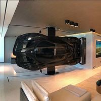 Pasión por los Pagani nivel: Colgar de lado un Zonda Revolucion en el salón de casa