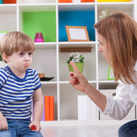 "Jugar con nuestros hijos y desterrar el tono autoritario es la mejor forma de educar con serenidad", hablamos con Patricia Ramírez