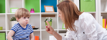 "Jugar con nuestros hijos y desterrar el tono autoritario es la mejor forma de educar con serenidad", hablamos con Patricia Ramírez