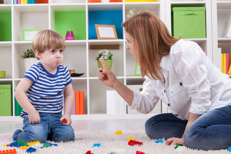 "Jugar con nuestros hijos y desterrar el tono autoritario es la mejor forma de educar con serenidad", hablamos con Patricia Ramírez