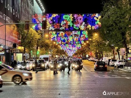 iPhone 12 Pro Max でナイトモードと 2.5 倍ズームなしで撮影した写真。