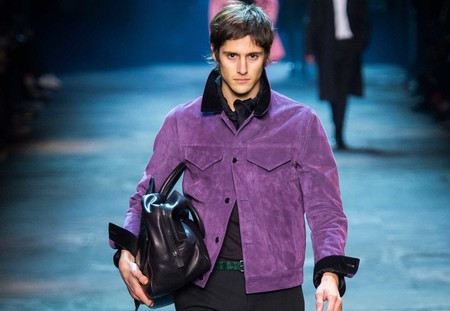 Nueve looks de invierno con los que (sin querer) se le rindió homenaje al color púrpura de Prince