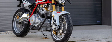 Alguien ha restaurado esta revolucionaria Yamaha clásica. Además de preciosa, acaba con un problema muy común en moto