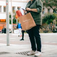 Lefties tiene el vestido veraniego elegante y más barato: en dos colores diferentes y por solo 9,99 euros