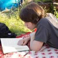 La indignante carta de una escuela a los padres quejándose de las actitudes poco masculinas de su hijo