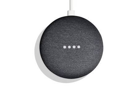Google trabaja en arreglar un fallo en el Google Home Mini que hace que grabe sin parar el audio que registra