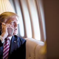 Solo han pasado 48 horas desde que se anunció el “iPhone de Trump”. Y cuanto más se sabe, más parece de China 