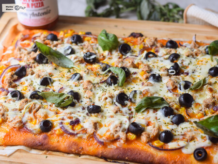 Pizza de atún, una cena fácil y sencilla, lista en menos de 20 minutos