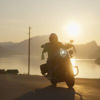 La gasolina está muy cara, así que alguien ha creado una Harley-Davidson que funciona con gasolina solar. Y puede ser el invento del siglo