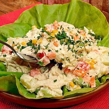Prepara este salpicón de pollo con 8 ingredientes cuando no sepas qué cocinar, te saca del apuro y rinde mucho