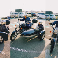 Para ser motero no hay edad. Este hombre se sacó el carnet de moto con 70 años y ahora recorre el país con su mujer en sidecar