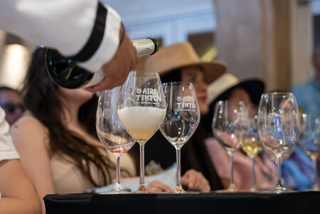 Ya viene Aire Tinto 2026, el festival donde el vino, la gastronomía y la música se encuentran en el pueblito medieval llamado Val'Quirico