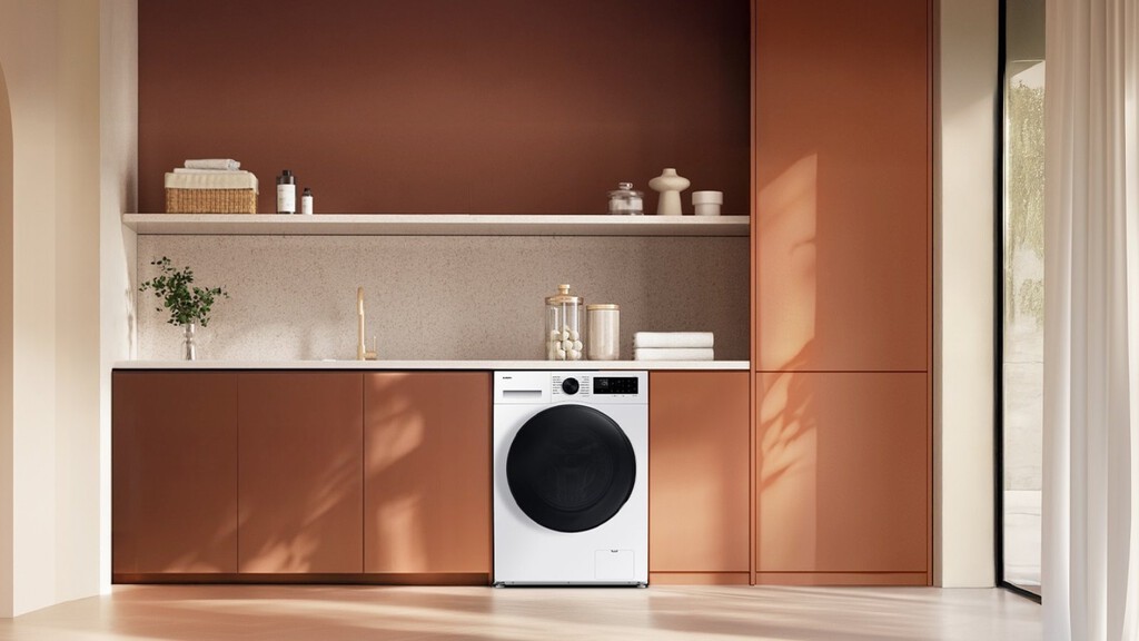 Con poco espacio en casa y sin poder tender en el exterior, nada mejor que una lavasecadora. Más aún si tiene este preciazo 