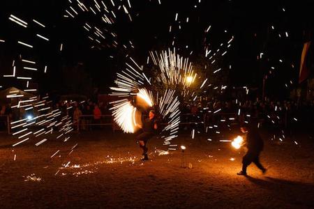 Fuegos artificiales y pirotecnia en San Juan: cómo prevenir lesiones oculares