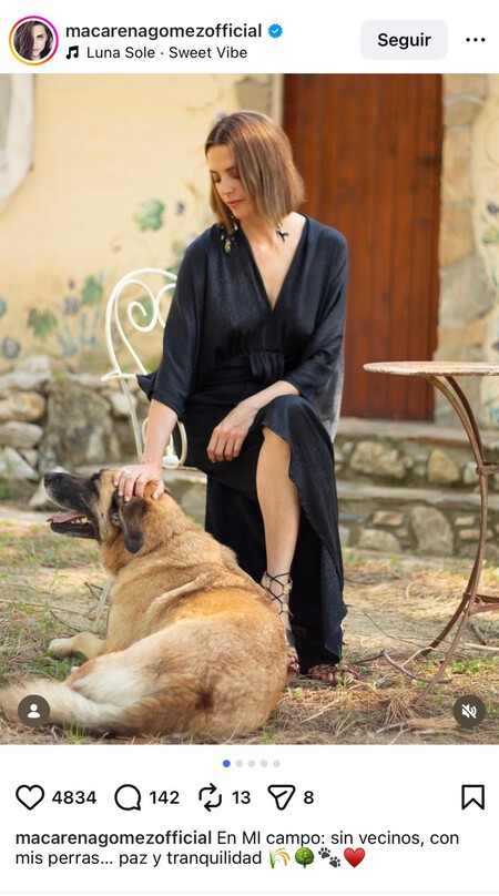 Macarena Gómez, con uno de sus perros. /@macarenagomezoficial/Instagram