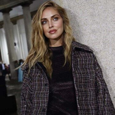 Las zapatillas plateadas que arrasan este 2026: solo necesitamos este calzado para brillar con nuestros looks