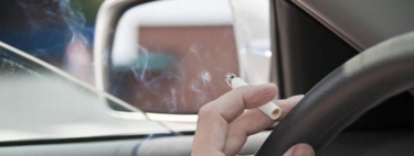 ¿Cómo es posible que esté prohibido fumar en parques infantiles pero no en coches con niños?