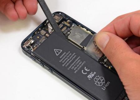 Apple detecta problemas en la batería de algunos iPhone 5 y anuncia programa de reemplazo