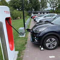 Los supercargadores de Tesla alrededor de Ucrania están disponibles gratis para todos los coches eléctricos que huyen del conflicto