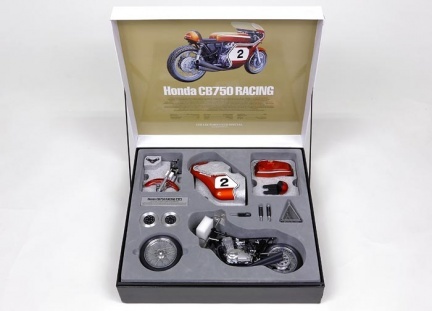 Honda CB 750 por Tamiya a 1/6