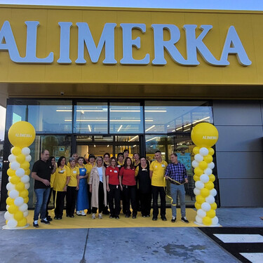 “El descanso no es un lujo, es un derecho”: la cadena de supermercados asturiana Alimerka cambia los turnos de sus trabajadores y abre un conflicto por 26 días libres al año 