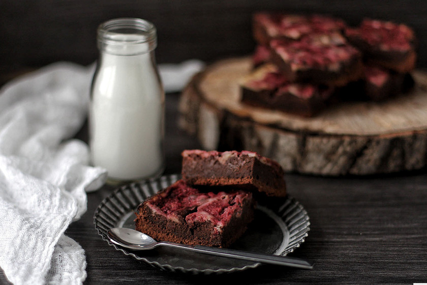 Brownie de frambuesa y queso: la receta perfecta para disfrutar una tarde de sábado