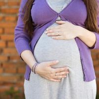 ¿Por qué es tan importante esperar a que el parto se desencadene espontáneamente?