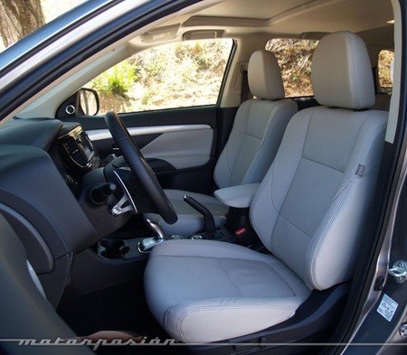 mitsubishi-outlander-phev-23