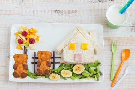 Una deliciosa merienda para dos o más niños: Paisaje de frutas y Osito LULU