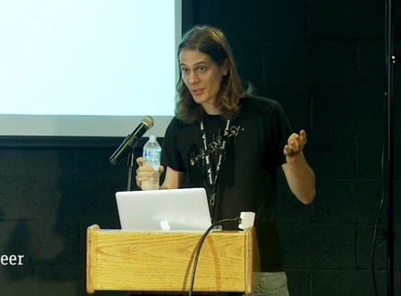 Un experto en seguridad de Google dice que Apple debería pagar millones a la caridad por los bugs que reporta
