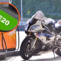 Qué es la gasolina E20, el nuevo combustible que sustituirá a la gasolina 95 y que ya viene con sospecha de dañar motores