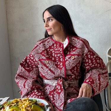 La chaqueta acolchada de 23 euros en Zara perfecta para el entretiempo: marrón, bordada y muy estilosa 