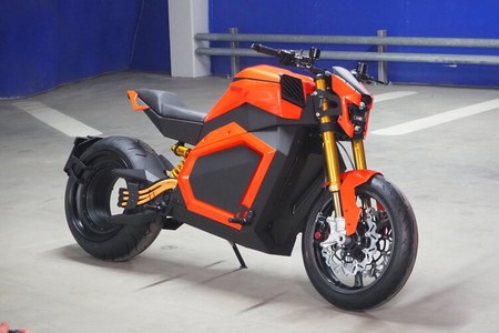 La moto eléctrica con rueda sin buje de RMK ya es real: ¡1.000 Nm de par!, 300 km de autonomía y 24.990 euros