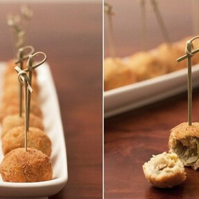 Aceitunas rellenas a la escolana. Receta italiana de un aperitivo delicioso 