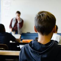 Detienen a un profesor de gimnasia en Estados Unidos por utilizar la IA para suplantar al director del centro
