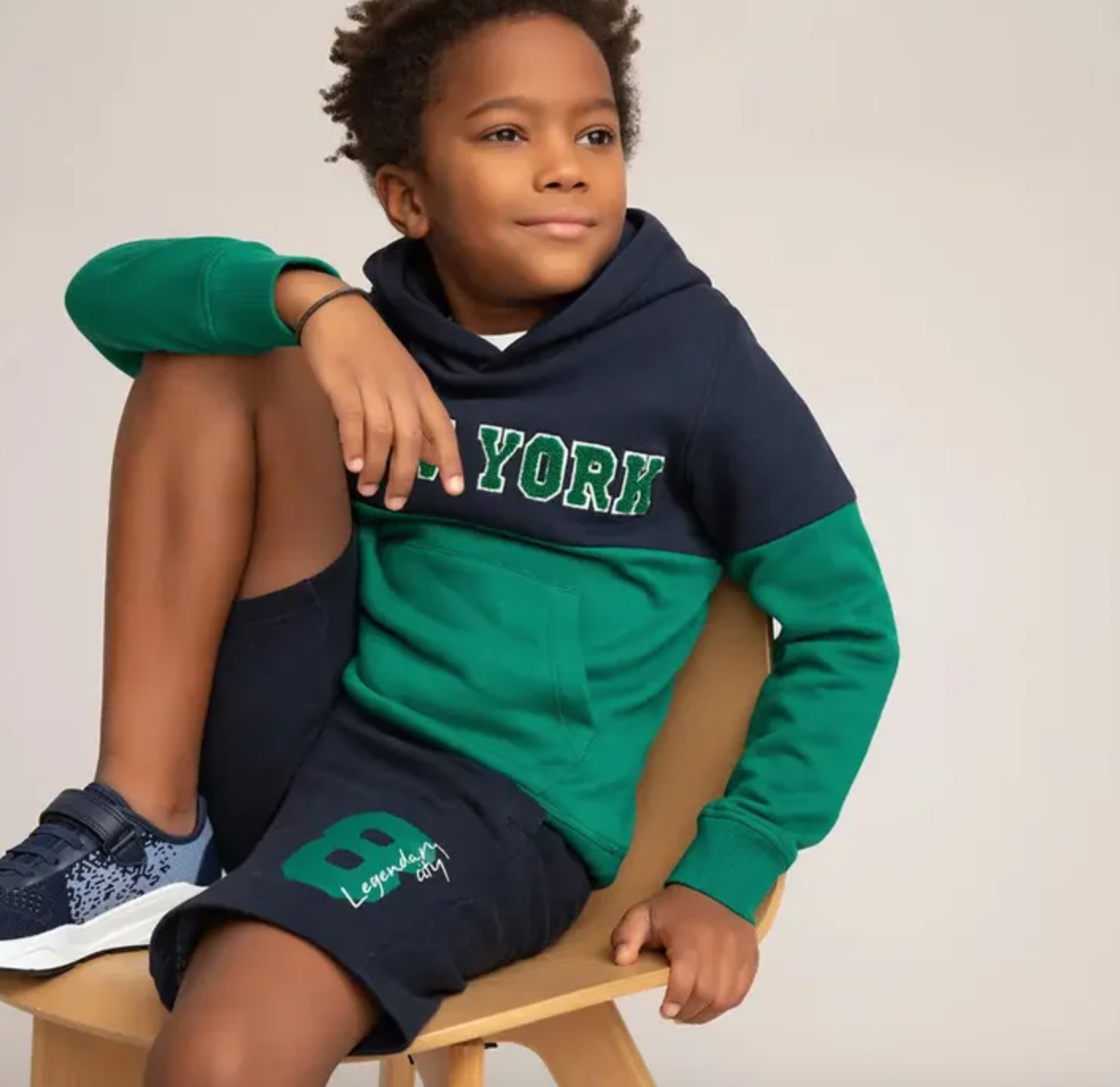 Sudadera bicolor con capucha