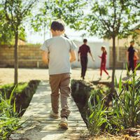 Ya está en vigor la ayuda de hasta 1.380 euros al año por hijo para las familias con rentas bajas