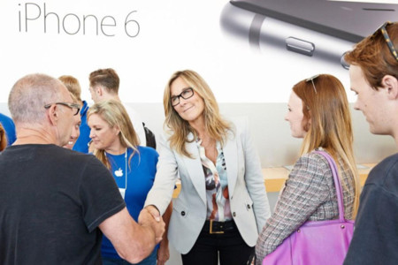 Angela Ahrendts dará más detalles a sus trabajadores la próxima semana sobre la situación de la promoción "Vuelta al Cole"