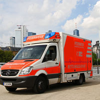 Mira cómo reaccionan los conductores al escuchar la sirena de una ambulancia... en Alemania