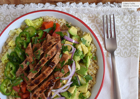 13 ensaladas con carnes para incluir de forma más sana este grupo de alimentos en la dieta