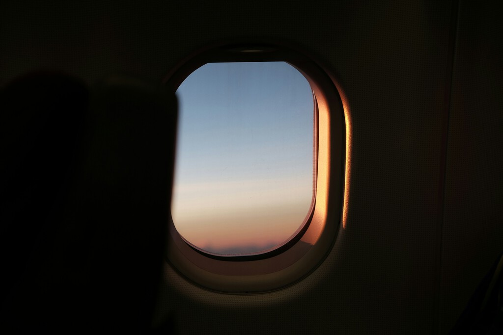 Los aviones tienen ventanas circulares por un motivo. Dos accidentes aéreos fueron necesarios para averiguarlo