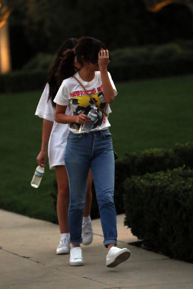selena gomez deportivas zapatillas puma look estilismo outfit
