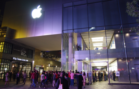 Tim Cook promete 25 nuevas Apple Store chinas en dos años