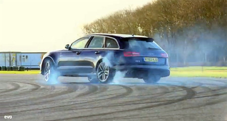 Batalla de familiares: Audi RS6 vs Vauxhall VXR8 (vídeo)