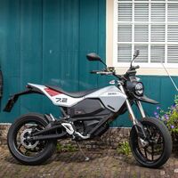 La Zero FXE es la última moto eléctrica de la marca americana: una supermotard de 45 CV por 13.880 euros