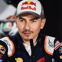 Jorge Lorenzo, piloto de MotoGP: "Lo más inteligente que puedes hacer es comprarte 10 pisos. Siempre habrá alguien que te pague 800 euros al mes y te ayude a vivir sin trabajar" 