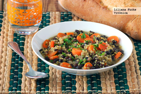 Sopa de quinoa con alubias y zanahoria. Receta saludable